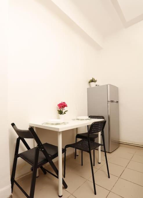 1 Bdrm Apartment In City Center Bucharest Exterior photo